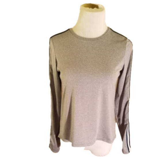 Athletic works - Picture 1 of 4